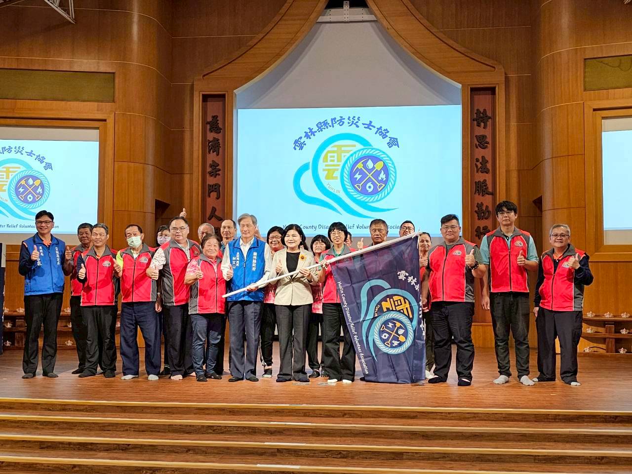 張麗善縣長授旗防災士協會
